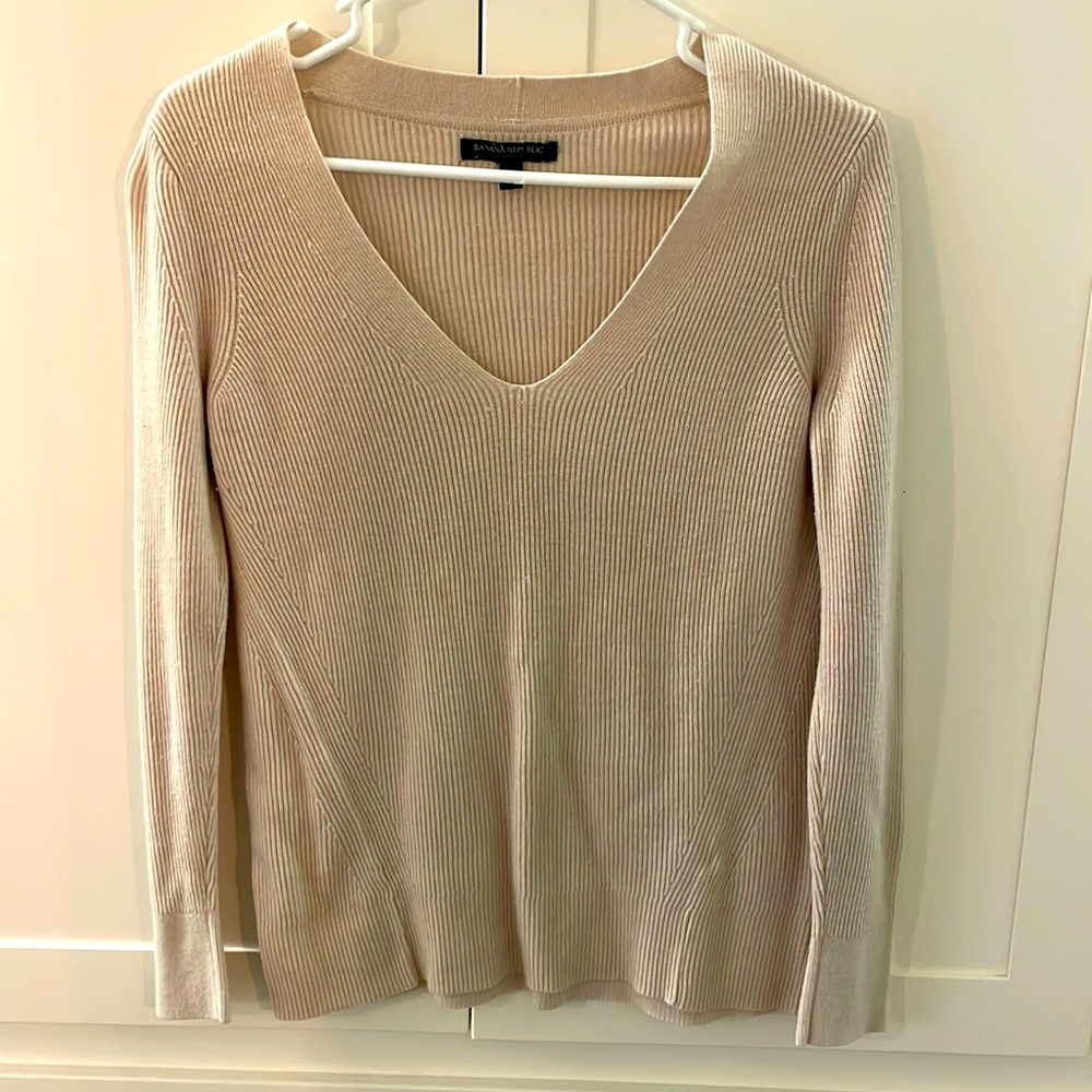 Banana Republic long sleeved cream ribbed sweater